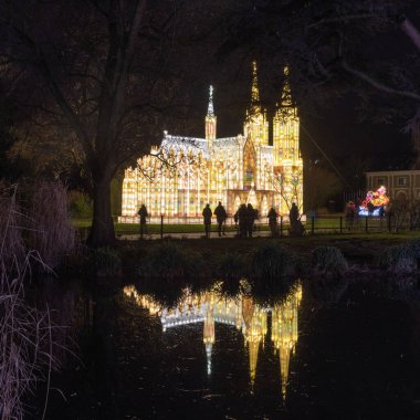 Köln, Almanya - 19 Ocak 2020: Köln Hayvanat Bahçesi 'nde 7 Aralık 2019 - 19 Ocak 2020 tarihleri arasında Çin lşığı-FESTIVAL.