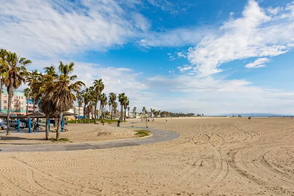 Venedig Usa Mar 2019 Menschen Genießen Malerische Strandpromenade Mit Palmen — Stockfoto