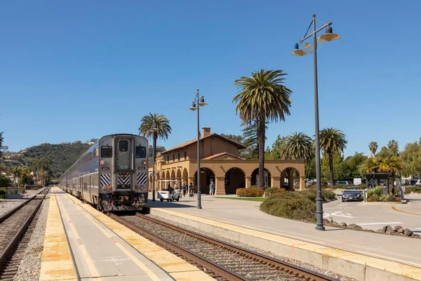 Santa Barbara Mar 2019 Tren Surfliner Del Pacífico Entra Estación —  Fotos de Stock