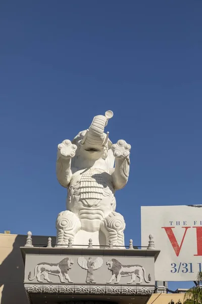 Los Angeles Usa 2019年3月17日 ハリウッドのハイランドショッピングモールの外に象の像 — ストック写真