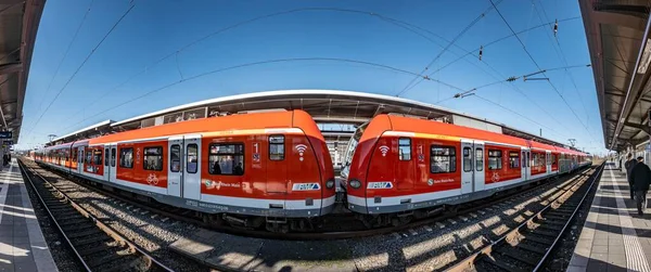 Frankfurt Alemania Febrero 2020 Gente Espera Estación Tren Frankfurt Hoechst —  Fotos de Stock