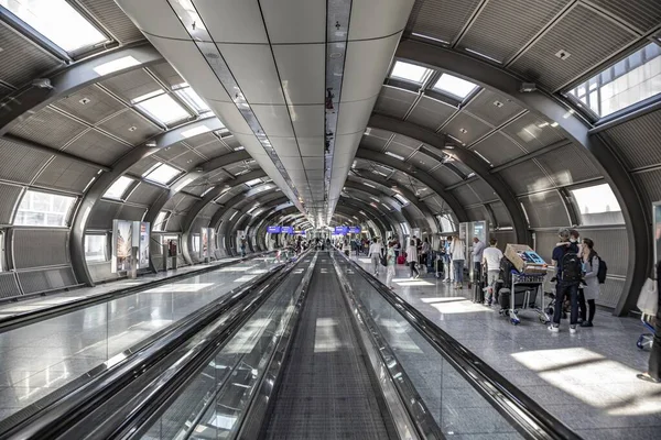 Frankfurt Alemania Julio 2020 Escalera Móvil Con Número Restringido Pasajeros — Foto de Stock