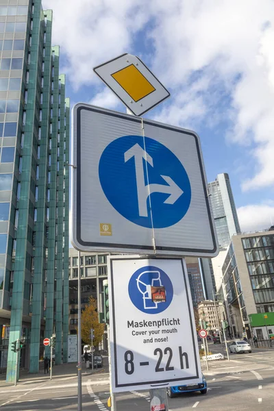 德国法兰克福 2020年10月24日 标志覆盖你的嘴和鼻子 Maskenpflicht 德国法兰克福市中心 — 图库照片