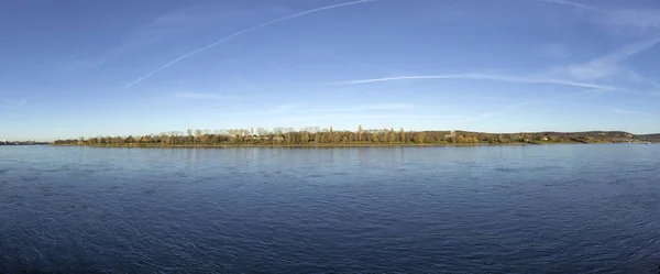 在一个阳光明媚的冬日下午 波恩的莱茵河景观 — 图库照片