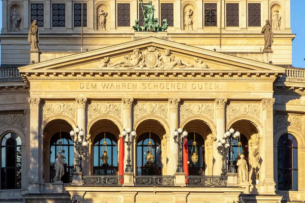 Oopperatalon Julkisivu Alte Oper Frankfurt Vanha Ooppera Kirjoituksella Dem Wahren — kuvapankkivalokuva