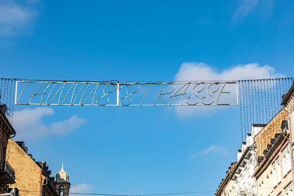 Straatnaambord Taunusstrasse Taunus Straat Wiesbaden Met Neon Licht Tijdens Kerst — Stockfoto