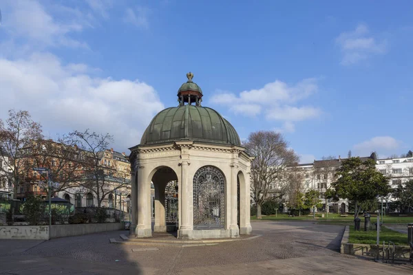 Histórico Kochbrunnen Fonte Quente Wiesbaden Uma Fonte Água Quente Térmica — Fotografia de Stock