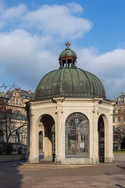 Historische Kochbrunnen Hete Fontein Wiesbaden Een Thermale Warmwaterbron Voor Medische — Stockfoto