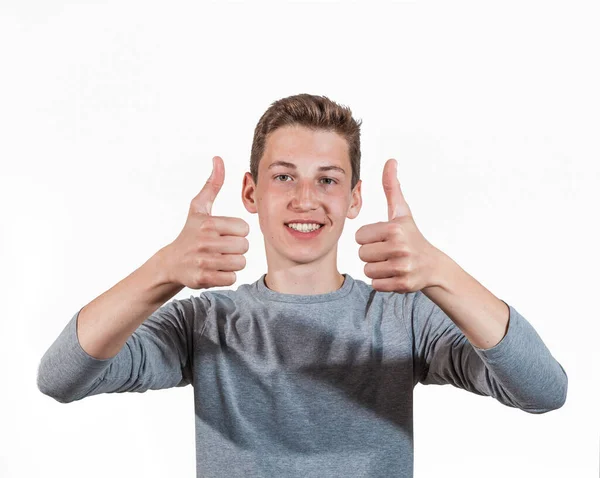 Портрет Позитивного Хлопчика Підлітка Статевому Дозріванні Показує Великі Пальці Вгору — стокове фото