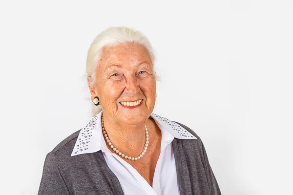 Retrato Idosos Atraente Sorridente Senhora Com Cabelos Brancos — Fotografia de Stock