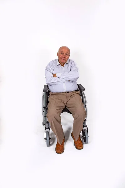 Feliz Anciano Sienta Sonriendo Silla Ruedas —  Fotos de Stock