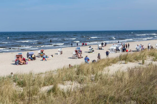 Uckeritz Germany April 2014 People Enjoy Sun Beach Roof Wickerd — Stock Photo, Image