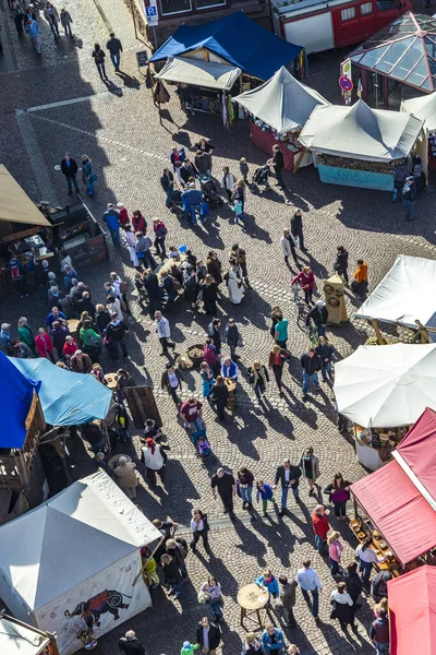 Gelnhausen Tyskland Mars 2014 Folk Njuter Den Barbarossamarkt Festivalen Gelnhausen — Stockfoto