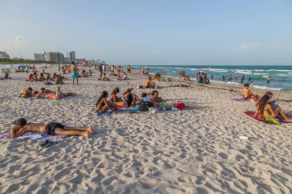 Miami États Unis Août 2014 Les Gens Profitent Célèbre Coucher — Photo