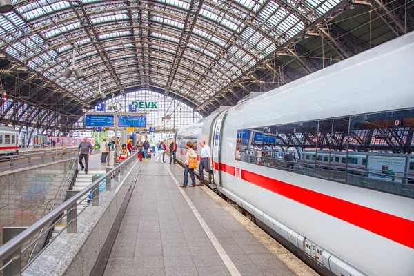 Köln Deutschland September 2014 Menschen Eilen Köln Zum Intercity Mit — Stockfoto