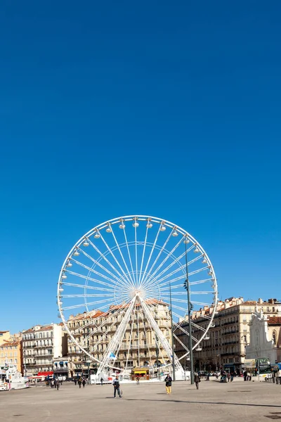 Marsiglia Francia Aprile 2015 Gente Gode Una Grande Ruota Panoramica — Foto Stock