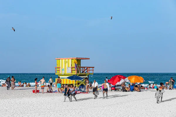 Miami Usa August 2014 Menschen Genießen Den Südstrand Miami Beach — Stockfoto