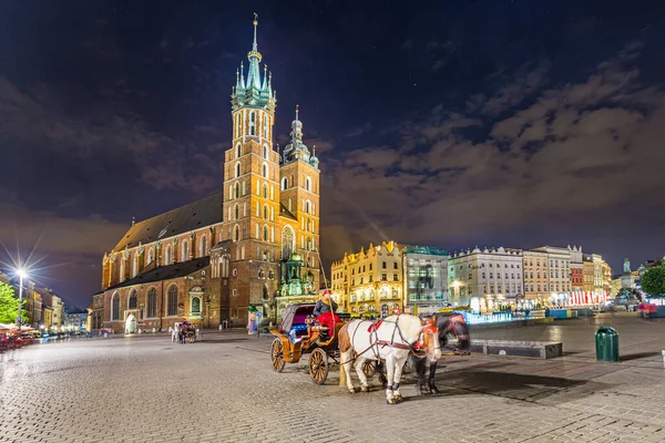 Cracovia Polonia Mayo 2014 Carruaje Tirado Por Caballos Plaza Del —  Fotos de Stock