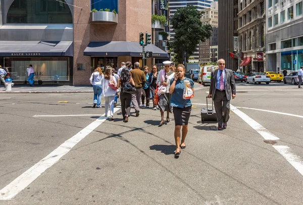 San Francisco Usa Juli 2008 Menschen Auf Einem Zebrastreifen Gehen — Stockfoto