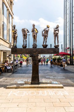 Leipzig, Almanya - 4 Ağustos 2015: Bernd Goebel 'in modern heykeli