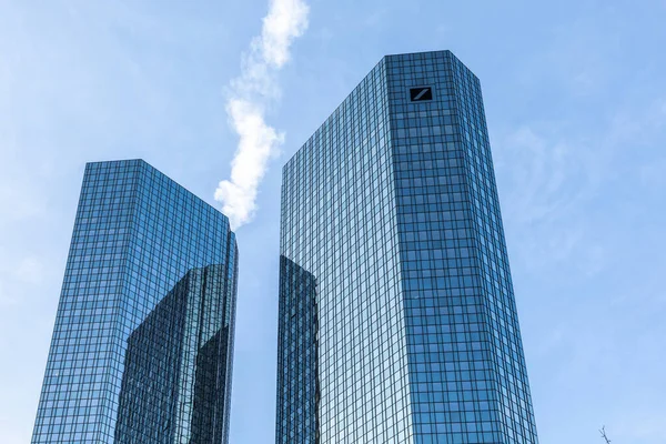 德国法兰克福 2020年11月21日 德国银行总部立面 与法兰克福摩天大楼相映成趣 — 图库照片