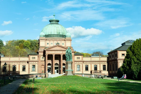 德国坏霍姆堡 2020年11月2日 德皇威廉在德国坏霍姆堡蓝天下洗澡 — 图库照片
