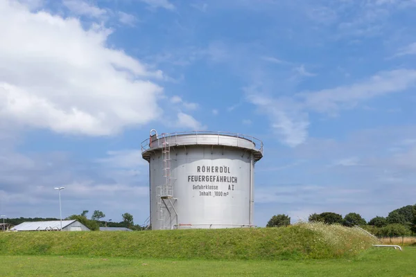 Uznam Niemcy Sierpnia 2015 Silos Olejem Łatwopalnym Roherdoel Feuergefaehrlich Klasa — Zdjęcie stockowe