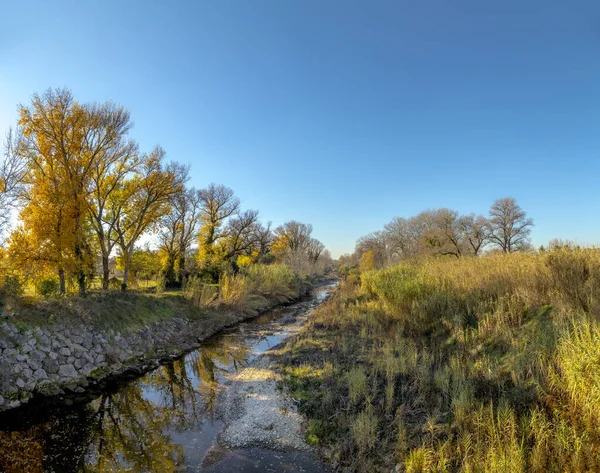 Scenico Paronama Torrente Vicino Cavaillon Nella Zona Luberon Francia — Foto Stock