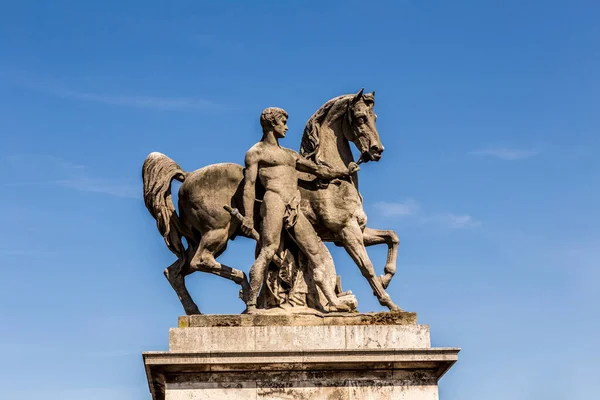 Ponte Pont Lena Paris França Estátua Guerreiro Com Cavalo Sob — Fotografia de Stock