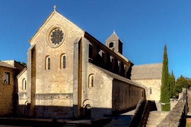 Gordes, Fransa - 10 Aralık 2015: Tarihi sarnıç Senenque Manastırı.