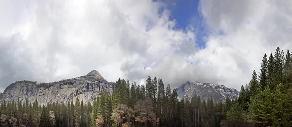 Прекрасный Вид Долину Йосемити Полукуполом Эль Капитаном Зимой — стоковое фото
