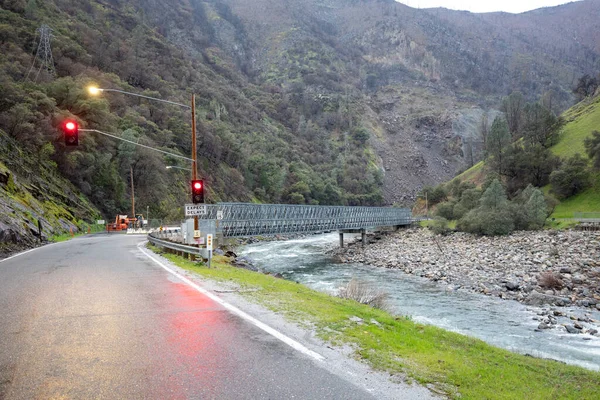 Baustelle Einer Straße Mit Roter Ampel Yosemite Nationalpark Bei Schlechtem — Stockfoto