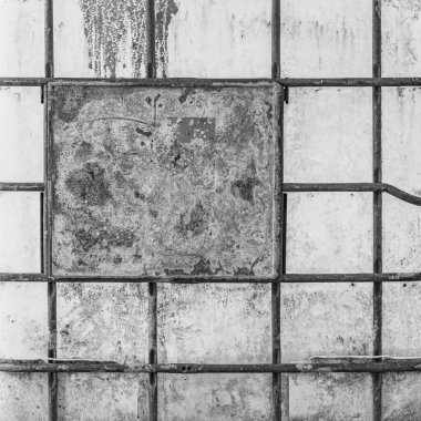 Eski paslı bir su tankının harmonik yapılandırılmış arka planı kopya alanı ile detaylandırılmış