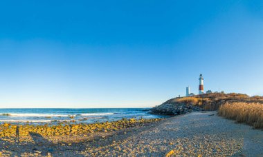 Atlantik Okyanusu dalgaları Montauk Point Light, Lighthouse, Long Island, New York, Suffolk County sahillerinde