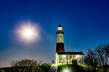 Montauk Point Feneri, geceleri ay ışığı, Long Island, New York, Suffolk County