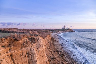 Atlantik Okyanusu dalgaları Montauk Point Light, Lighthouse, Long Island, New York, Suffolk County sahillerinde