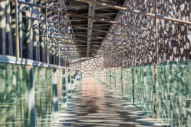 Marsilya, Fransa - 5 Nisan 2015: Avrupa ve Akdeniz Medeniyetleri Müzesi. MuCEM, 7 Haziran 2013 'te Marsilya' nın Avrupa Kültür Başkenti seçilmesiyle açıldı..