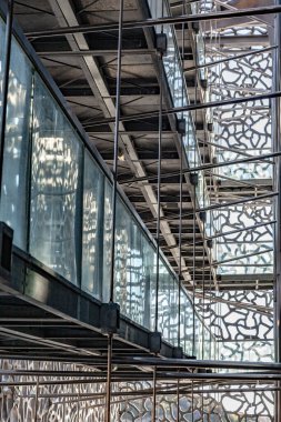 Marsilya, Fransa - 5 Nisan 2015: Avrupa ve Akdeniz Medeniyetleri Müzesi. MuCEM, 7 Haziran 2013 'te Marsilya' nın Avrupa Kültür Başkenti seçilmesiyle açıldı..