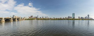 Boston 'un ufuk çizgisi Charles nehrinden görünüyor