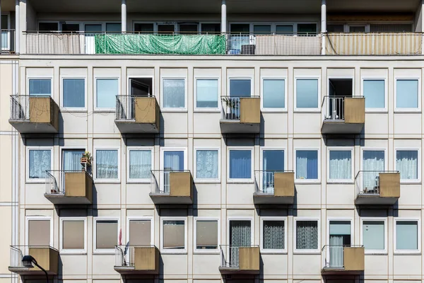 德国典型社会住房建筑中的房屋立面 — 图库照片
