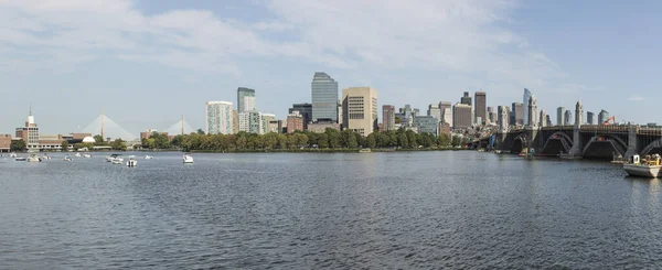 Blick Auf Die Skyline Von Boston Mit Fluss — Stockfoto