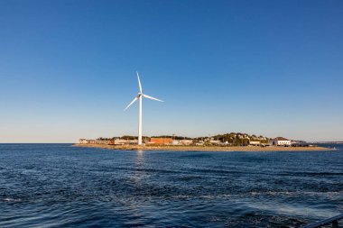 Boston Adaları Eyalet Parkı 'ndaki Hull adasındaki rüzgar jeneratörü.