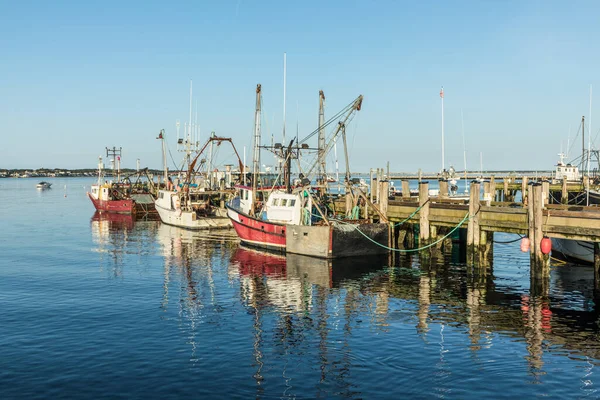 Uitzicht Vissersschepen Vanaf Pier Provincetown Bij Zonsondergang — Stockfoto