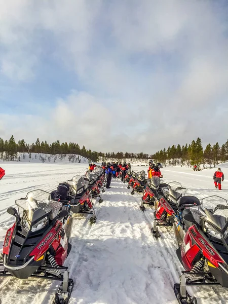 Инари Финляндия Апреля 2015 Года Люди Снегоходах Время Тура Инари — стоковое фото