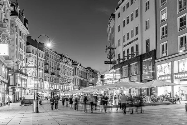 Wiedeń Austria Kwietnia 2015 Ludzie Odwiedzają Graben Wiedniu Nocą Graben — Zdjęcie stockowe