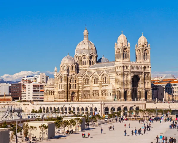 Marseille Prancis April 2015 Orang Orang Mengunjungi Katedral Romanesque Marseille — Stok Foto