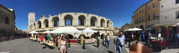 Arles Fransa Ağustos 2016 Nsanlar Arles Deki Tarihi Roma Arenasını — Stok fotoğraf
