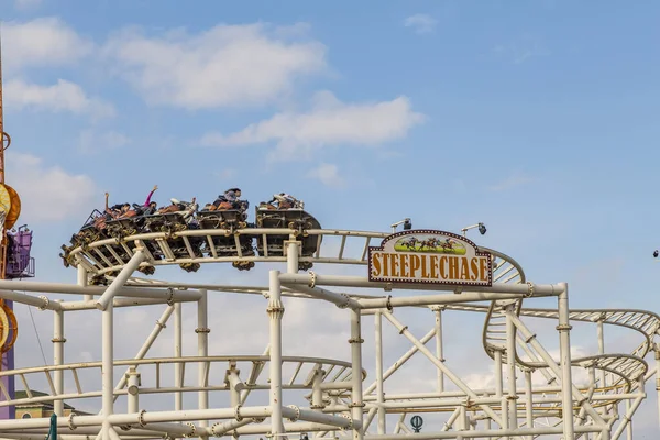 Coney Island Usa October 2015 People Enjoy Riding Roller Coaster — 图库照片