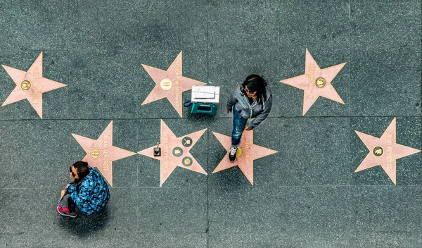 Los Angeles Usa March 2019 Aerial Walk Fame Tourists Looking — Stock Photo, Image