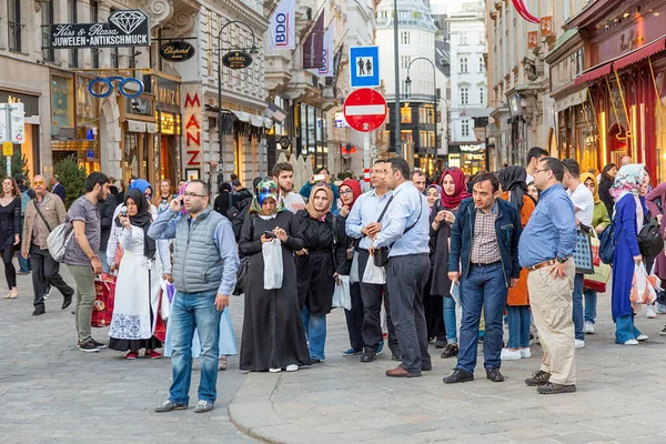 Wien Österrike April 2015 Utländska Turister Från Europa Och Arabiska — Stockfoto